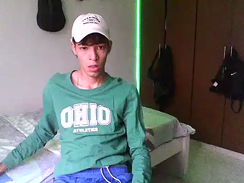 Snapshot of Milo_Gunnar chatting on March 17, 2026, 3:59 pm Milo Gunnar online show from March 17, 2026, 3:59 pm