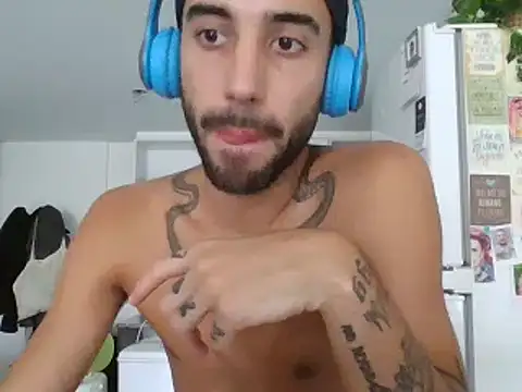 Snapshot of SantinnoVale chatting on March 20, 2026, 7:48 pm SantinnoVale online show from March 20, 2026, 7:48 pm