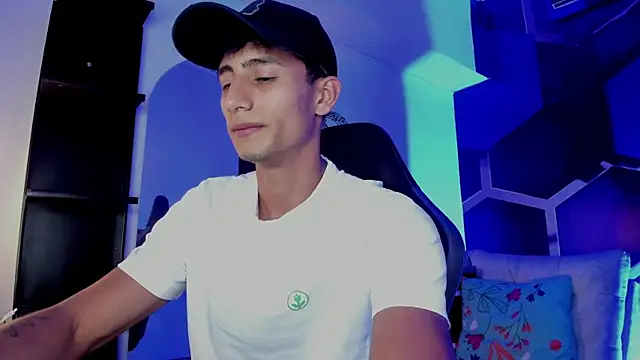 MaxiimoRomano  online show from August 7, 2026, 7:20 pm