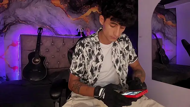MaxiimoRomano  online show from April 28, 2026, 1:15 pm