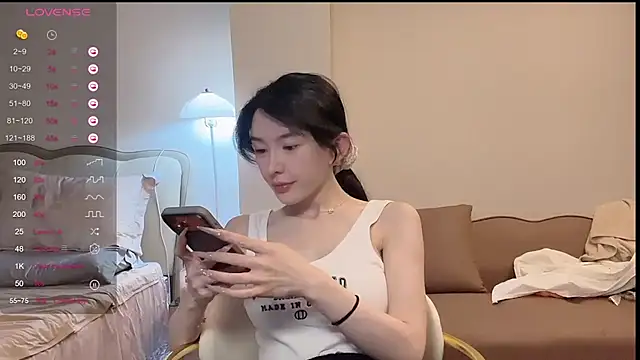 Snapshot of kiki-12 chatting on July 6, 2026, 7:37 am kiki-12 online show from July 6, 2026, 7:37 am