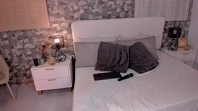 Snapshot of violeta_hills_ chatting on May 30, 2026, 3:17 pm violeta hills online show from May 30, 2026, 3:17 pm