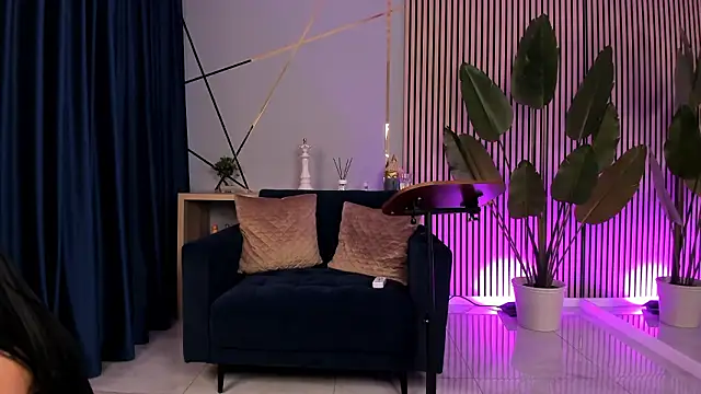 TiaCyrrus online show from March 18, 2026, 3:35 pm