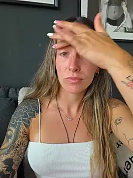 NicoleKaiser online show from May 31, 2026, 4:02 pm