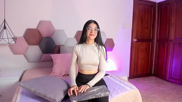 Snapshot of AnnieBlluee chatting on June 16, 2026, 12:27 pm AnnieBlluee online show from June 16, 2026, 12:27 pm