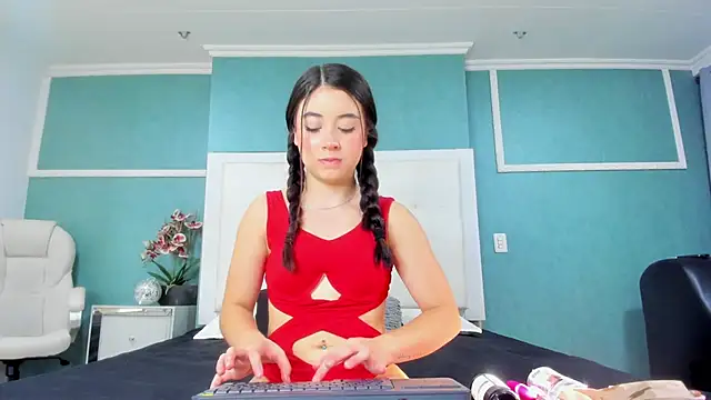 Snapshot of victoria_cutee chatting on May 1, 2026, 12:10 pm victoria cutee online show from May 1, 2026, 12:10 pm