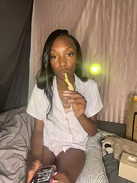 rosesgard3n online show from April 1, 2026, 11:45 pm