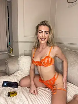 Snapshot of Lola_RaeX chatting on April 5, 2026, 8:04 pm Lola RaeX online show from April 5, 2026, 8:04 pm