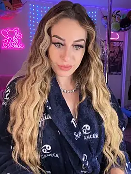 laurenlotus online show from June 5, 2026, 2:27 am