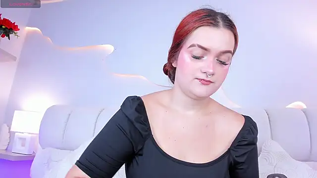melanieklaus2 online show from May 3, 2026, 3:33 am
