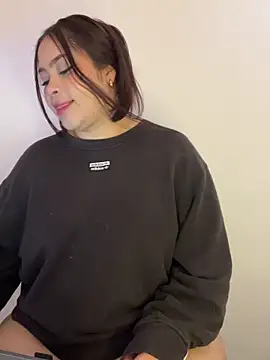 Juliana xv online show from April 10, 2026, 1:18 pm