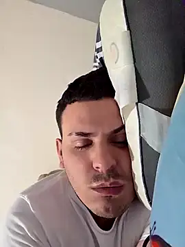 vmaxis online show from April 11, 2026, 4:31 am