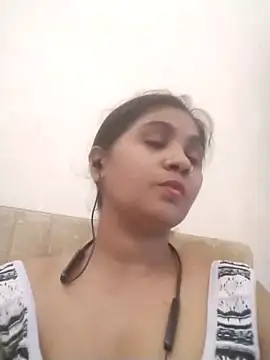 LovelyRenu online show from March 31, 2026, 10:39 am