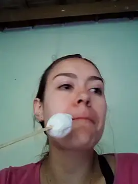 Snapshot of Isabelmotta_ chatting on April 17, 2026, 8:11 pm Isabelmotta online show from April 17, 2026, 8:11 pm