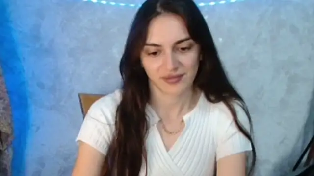 Snapshot of RoxiCherry chatting on May 19, 2026, 7:26 am RoxiCherry online show from May 19, 2026, 7:26 am