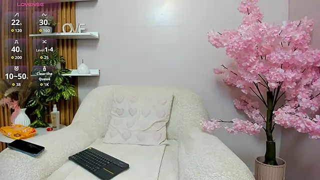 Snapshot of Maiasweet_ chatting on March 25, 2026, 2:23 am Maiasweet online show from March 25, 2026, 2:23 am