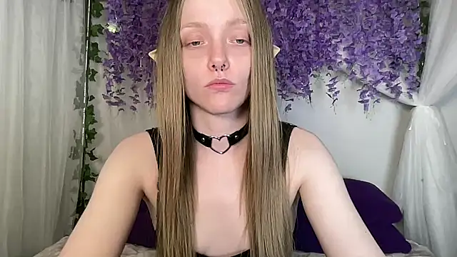 Snapshot of ElfGirlAna chatting on June 11, 2026, 2:36 pm ElfGirlAna online show from June 11, 2026, 2:36 pm