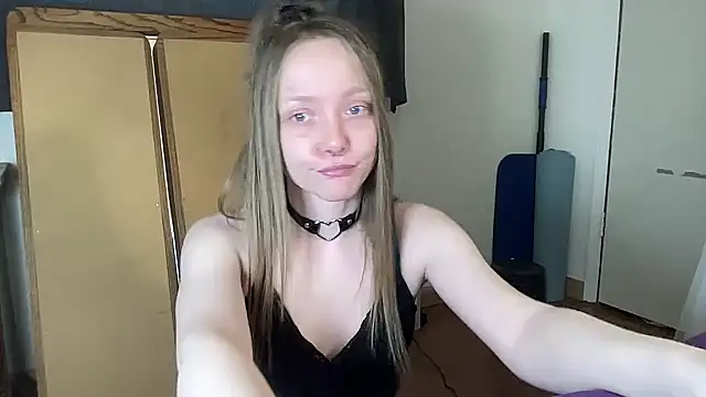ElfGirlAna online show from May 7, 2026, 3:15 pm