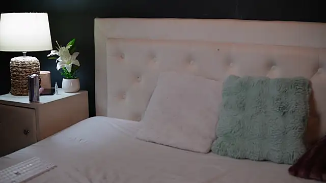 Snapshot of DaliaParis chatting on May 12, 2026, 8:26 pm DaliaParis online show from May 12, 2026, 8:26 pm