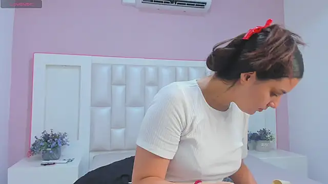 KylieLumi online show from April 19, 2026, 12:17 pm
