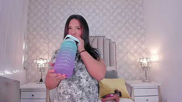 Snapshot of zoejenner_ chatting on August 7, 2026, 10:05 pm zoejenner online show from August 7, 2026, 10:05 pm