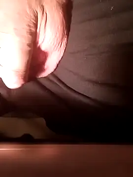 Snapshot of Schamlippenspreitzer chatting on December 24, 2024, 9:00 pm Schamlippenspreitzer online show from December 24, 2024, 9:00 pm