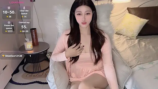Snapshot of Siren_M chatting on May 30, 2026, 2:18 am Siren M online show from May 30, 2026, 2:18 am