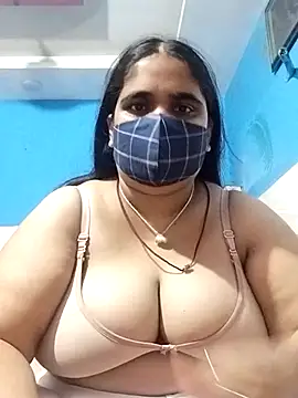 Snapshot of MoonlightMira chatting on July 15, 2026, 7:15 am MoonlightMira online show from July 15, 2026, 7:15 am