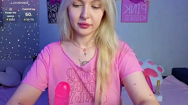 BlondieSummer online show from July 1, 2026, 6:52 pm