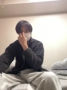 Snapshot of youta200 chatting on April 1, 2026, 10:05 am youta200 online show from April 1, 2026, 10:05 am