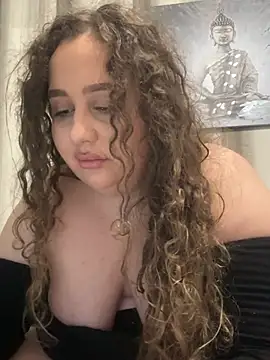 Snapshot of CurlyMaddie chatting on April 6, 2026, 6:20 pm CurlyMaddie online show from April 6, 2026, 6:20 pm