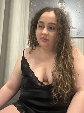 Snapshot of CurlyMaddie chatting on April 9, 2026, 6:58 pm CurlyMaddie online show from April 9, 2026, 6:58 pm