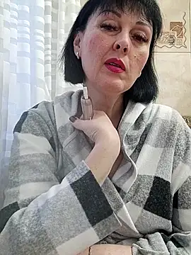 HelgaDennis online show from April 2, 2026, 4:24 pm