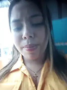 Yelii  online show from May 15, 2026, 4:27 pm