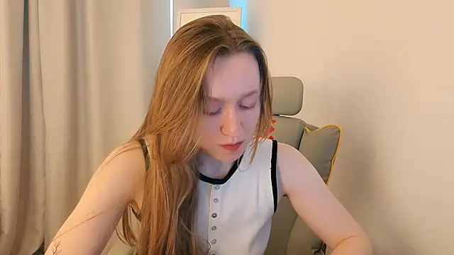 Snapshot of mowalova chatting on July 9, 2026, 5:08 am mowalova online show from July 9, 2026, 5:08 am
