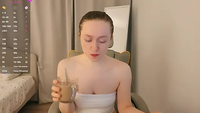 Snapshot of mowalova chatting on July 17, 2026, 4:53 am mowalova online show from July 17, 2026, 4:53 am