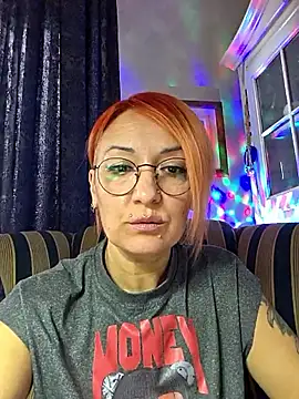 moon berry  online show from March 21, 2026, 9:14 am