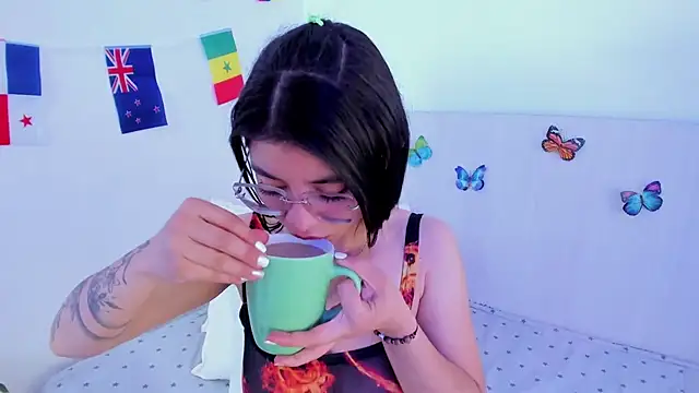 Snapshot of LindaCatalina_ chatting on July 12, 2026, 12:50 pm LindaCatalina online show from July 12, 2026, 12:50 pm