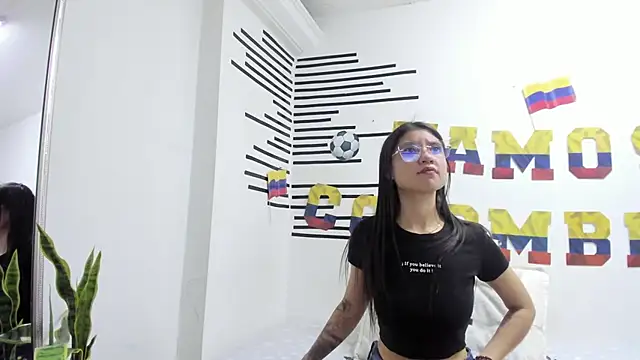 Snapshot of LindaCatalina_ chatting on July 8, 2026, 12:28 pm LindaCatalina online show from July 8, 2026, 12:28 pm