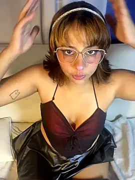 Snapshot of LeylaKnox chatting on March 27, 2026, 1:23 pm LeylaKnox online show from March 27, 2026, 1:23 pm