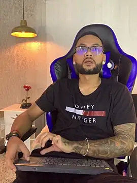 KyleJoss30 online show from April 19, 2026, 9:06 pm