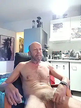 Snapshot of TOPHE0 chatting on June 7, 2026, 9:42 pm TOPHE0 online show from June 7, 2026, 9:42 pm