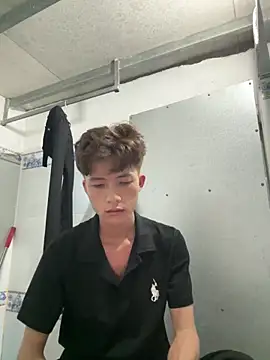 Nguyencuong1999 online show from April 24, 2026, 4:47 am