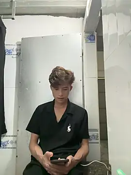 Nguyencuong1999 online show from May 4, 2026, 5:22 am