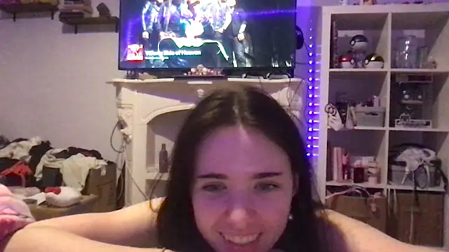 llovebunny online show from March 25, 2026, 9:35 pm