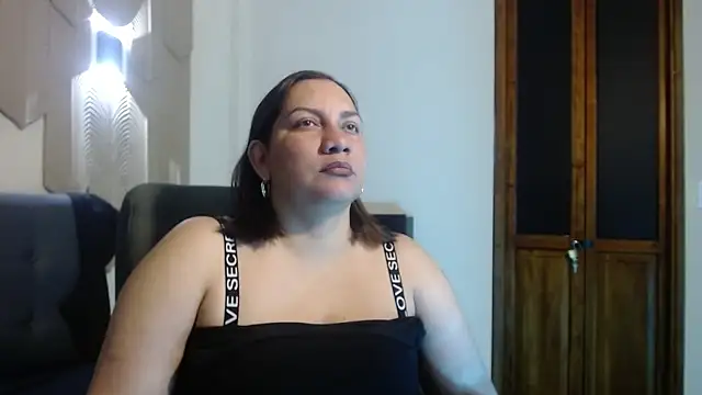 mia coral1 online show from May 9, 2026, 2:26 am