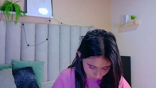 Snapshot of StarrMoon__ chatting on June 19, 2026, 2:50 am StarrMoon online show from June 19, 2026, 2:50 am