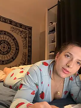 Snapshot of georginamoor chatting on April 7, 2026, 9:16 pm georginamoor online show from April 7, 2026, 9:16 pm
