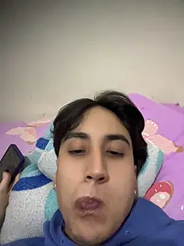 EsmeraldaNaim online show from May 7, 2026, 4:28 am