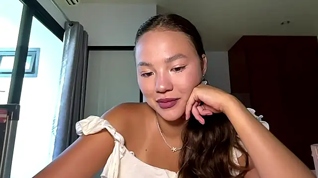 Snapshot of kamila_18_french chatting on April 20, 2026, 5:10 am kamila 18 french online show from April 20, 2026, 5:10 am